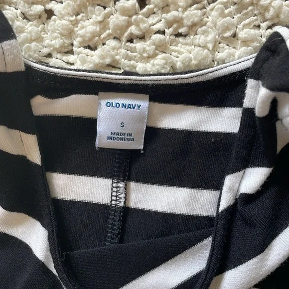 🖤 Old Navy Sleeveless Swing Dress 🤍 - Picture 4 of 6